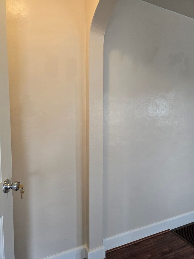 Building Photo - Eastside Charmer