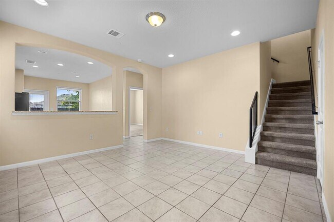 Building Photo - 2880 Donnell Dr