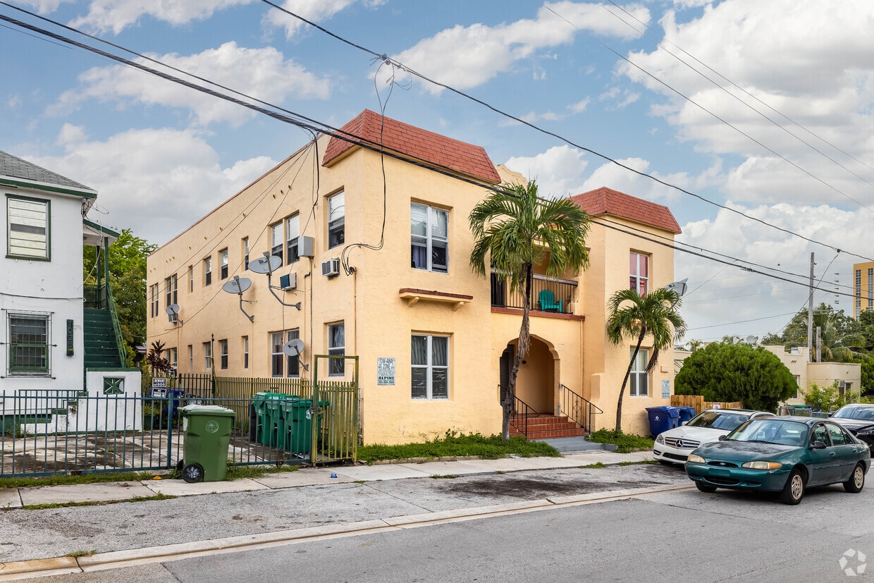 Garden Style Apartment Complex in Little Havana - Havana Palms Apartments