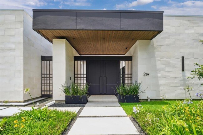 Foto del edificio - 219 Glenwood Dr