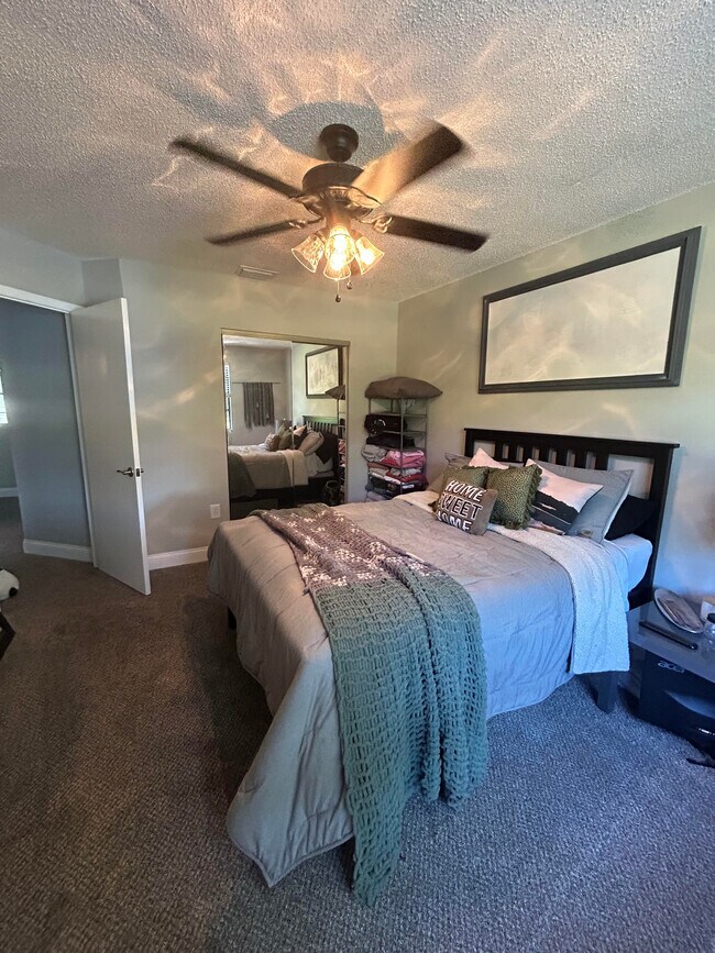 Foto del edificio - 5212 Corvette Dr