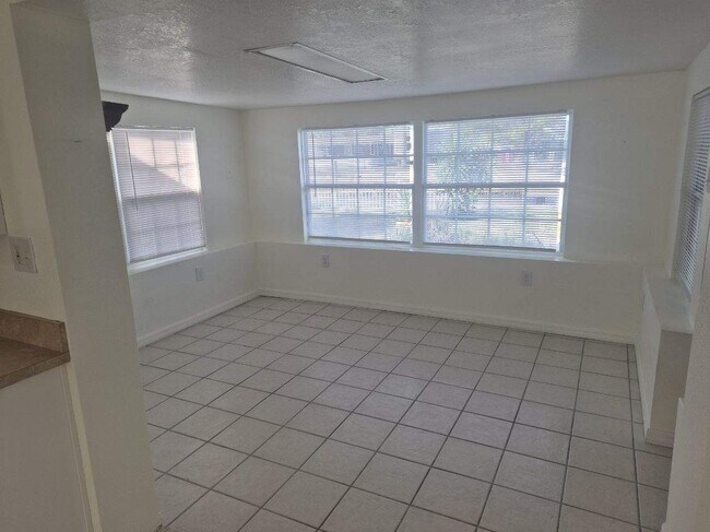 Foto del edificio - 13333 Neptune Dr