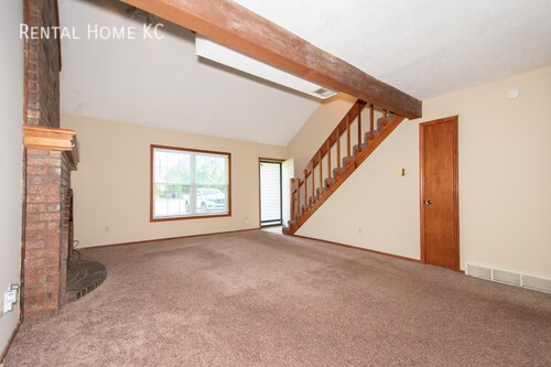 Building Photo - 3 Bed / 1.5 Bath 2-story Duplex  #735