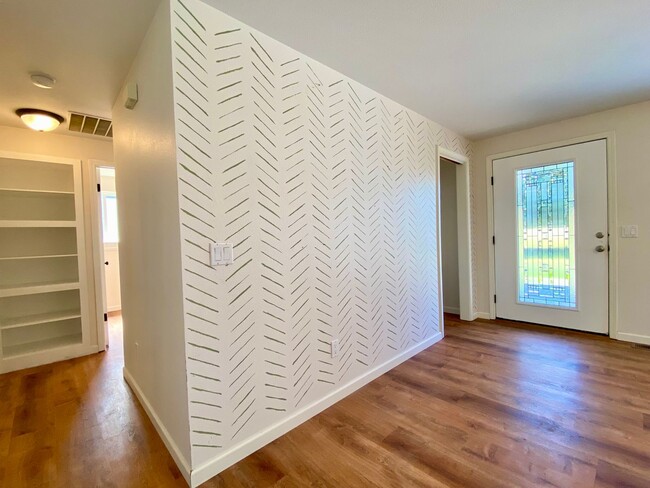 Building Photo - 3 Bedroom Home in Rural West Valley