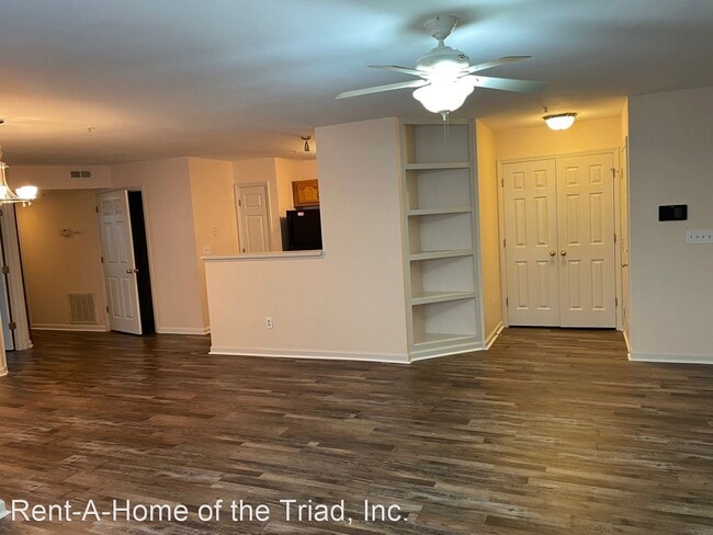 Building Photo - 2 br, 2 bath House - 5010-D Lawndale Drive