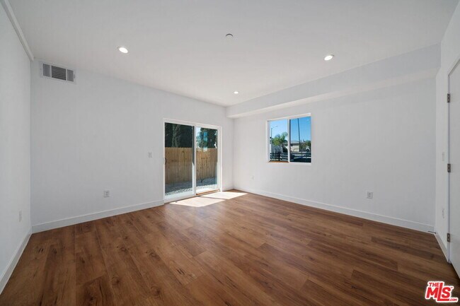 Building Photo - 6336 Beck Ave