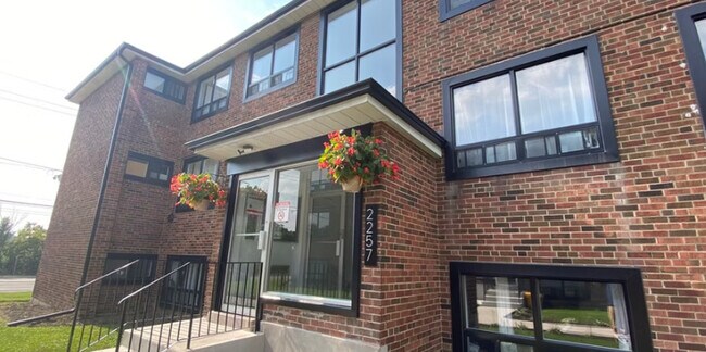 Photo du bâtiment - 2251 - 2257 Jane Street