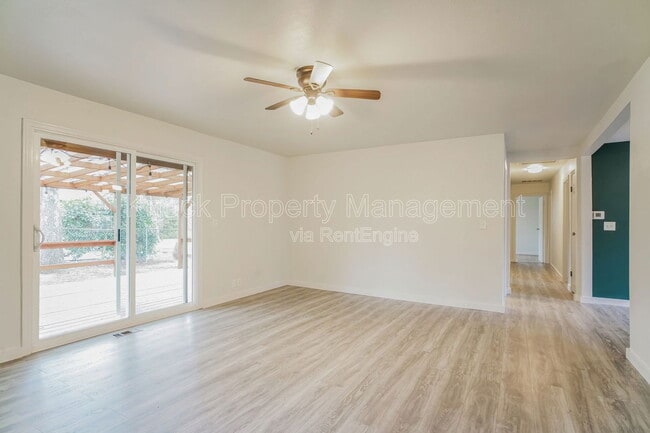 Building Photo - 4906 SE 108th Ave