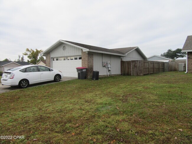 Foto del edificio - 7707 Shadow Bay Dr