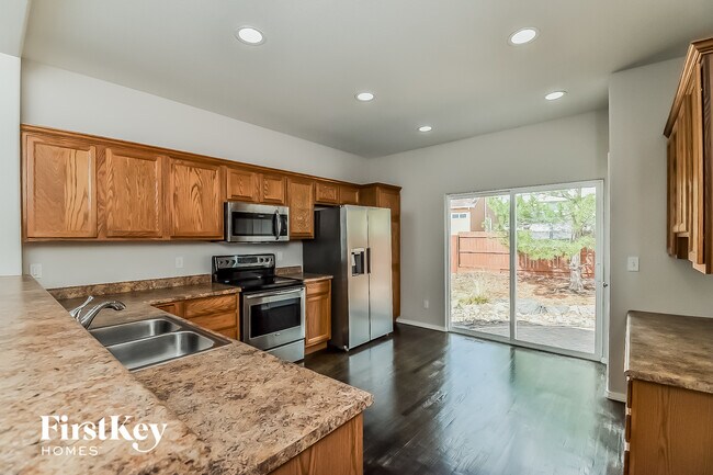 Building Photo - 10116 Kings Canyon Dr