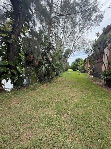 Foto del edificio - 1303 Lakeview Dr E