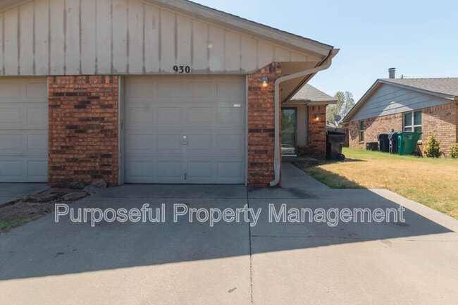 Photo - 930 Southwest 63rd Street House