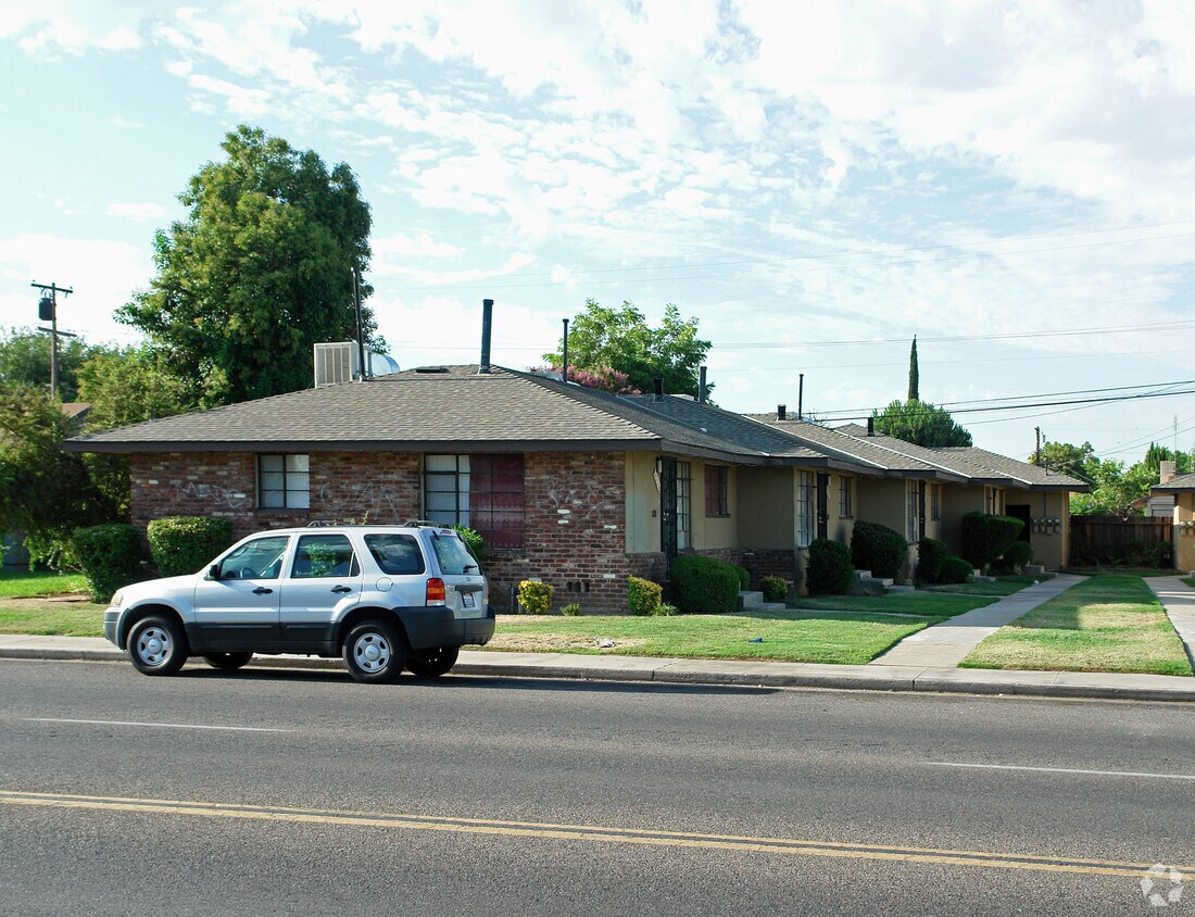 Foto del edificio - 3350-3360 E Clinton Ave