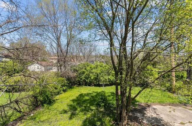Building Photo - Cute 2 bedroom Bungalow home for rent! Ava...