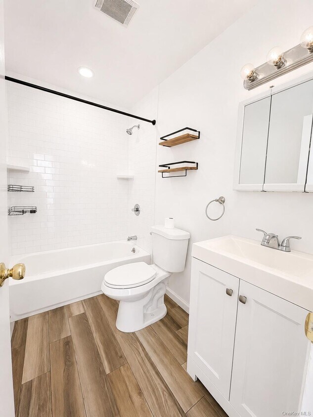 Foto del edificio - 639 Wellwood Ave