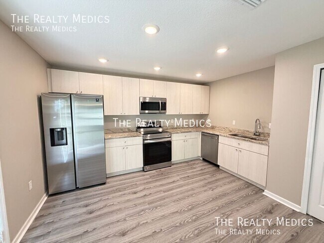 Building Photo - 13481 SW 60th Ave