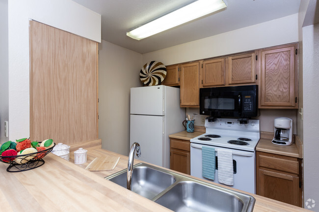 2BR,2BA-904sft - Hillside Apartments