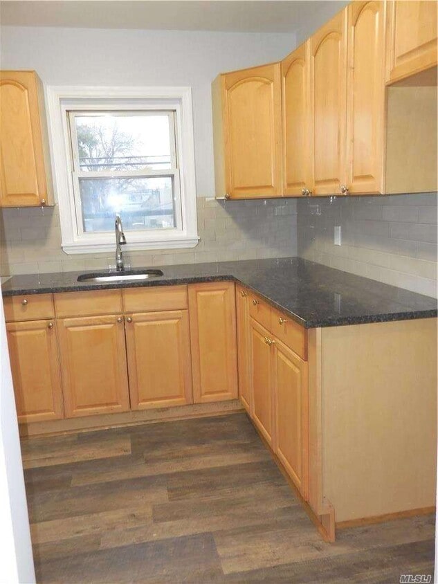 1101 N Broadway, North Massapequa, NY 11758 Room for Rent in North