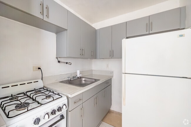 2BR, 2 BA - 605SF - Kitchen - 940-990 W 29th St - Fortune at Hialeah