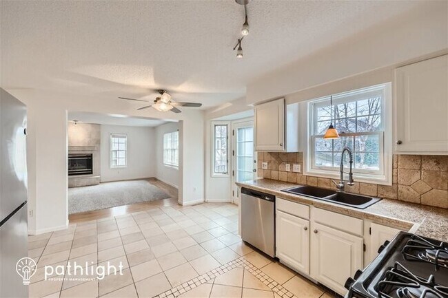 Foto del edificio - 9401 White Oaks Trail, Champlin, MN, 55316
