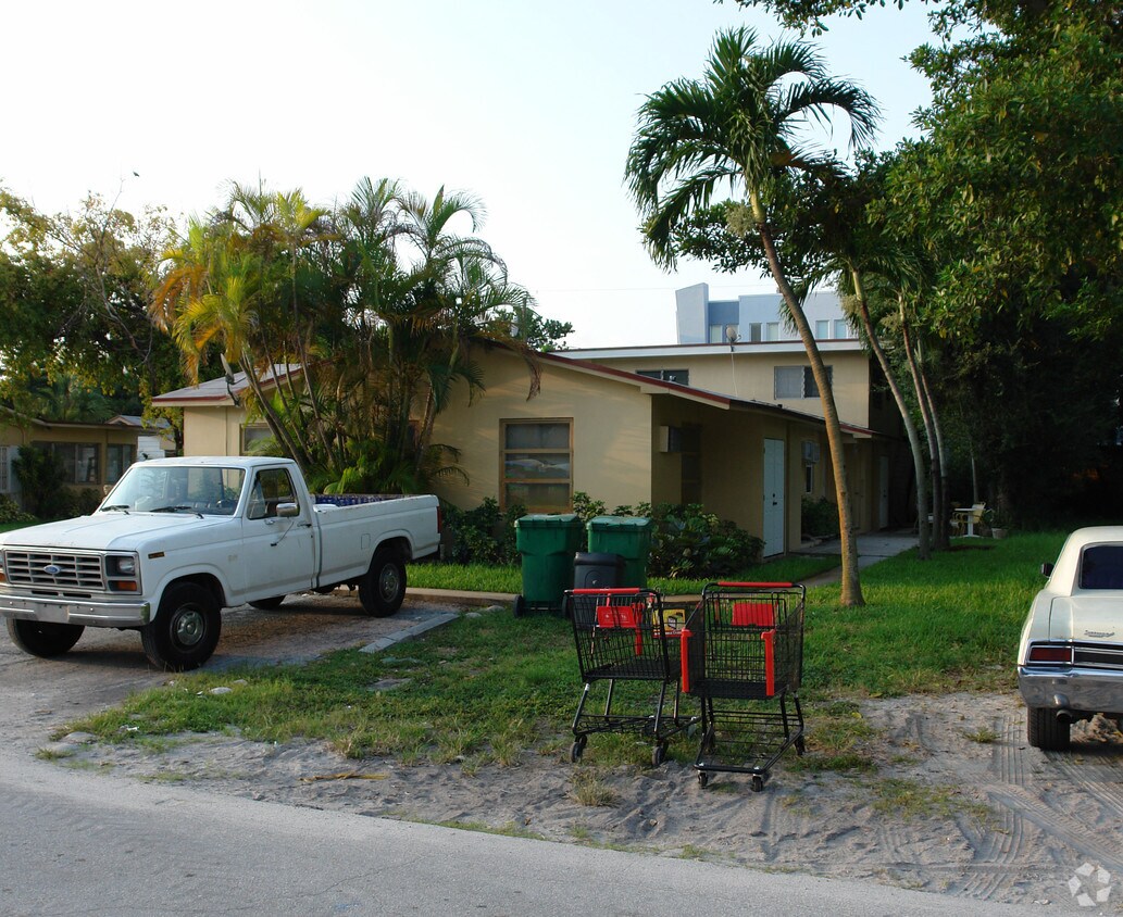 Foto del edificio - 700-708 SE 16th St