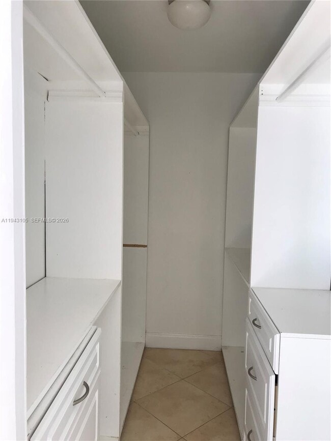 Foto del edificio - 1801 S Treasure Dr