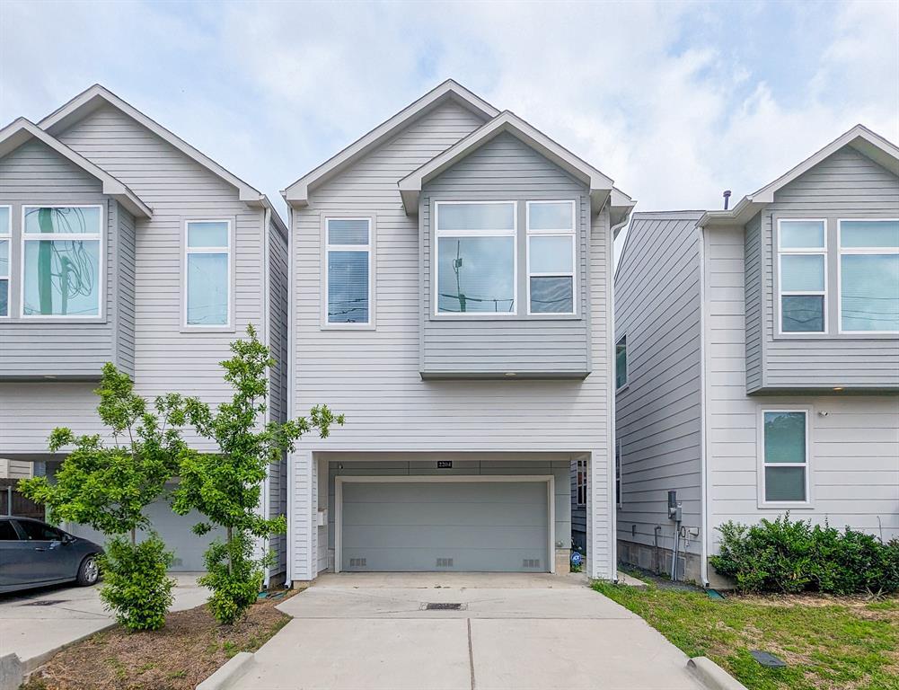 Foto principal - 2204 Beall St