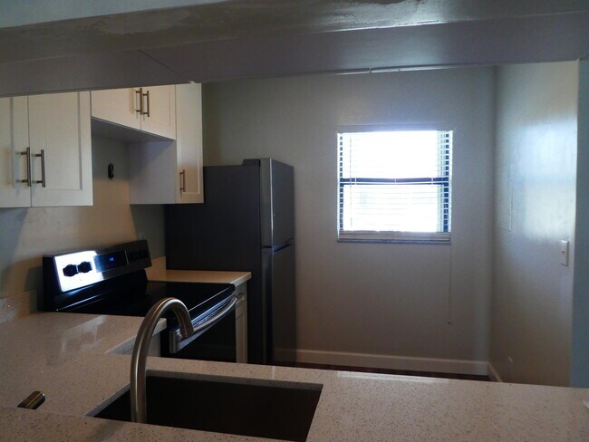 Building Photo - 7094 Golf Colony Ct