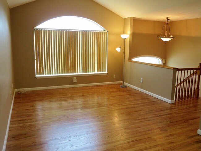 Building Photo - Super-Star Hi Ranch For Rent