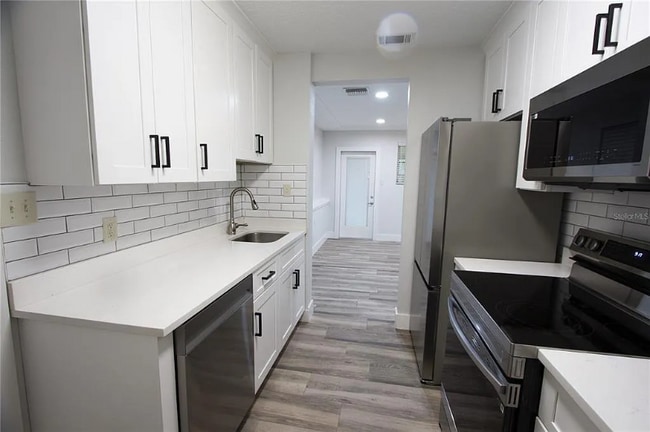 Foto del edificio - 111 E 143rd Ave