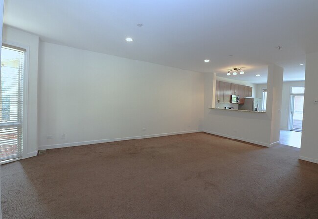 Building Photo - 57 Northfield Terrace