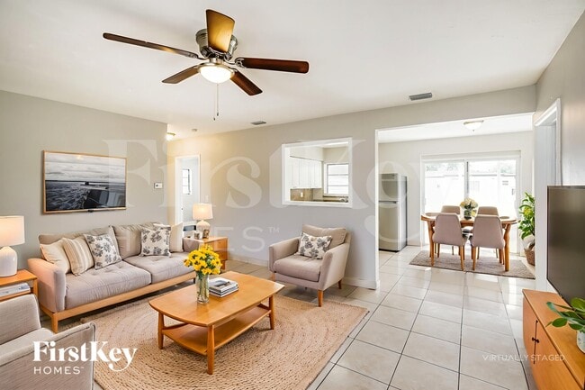 Foto del edificio - 18000 NW 6th Ct