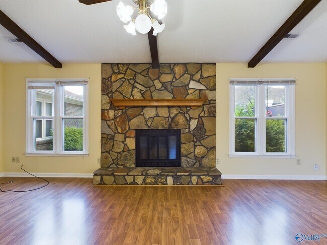 Building Photo - 1001 Fieldstone Ct SE