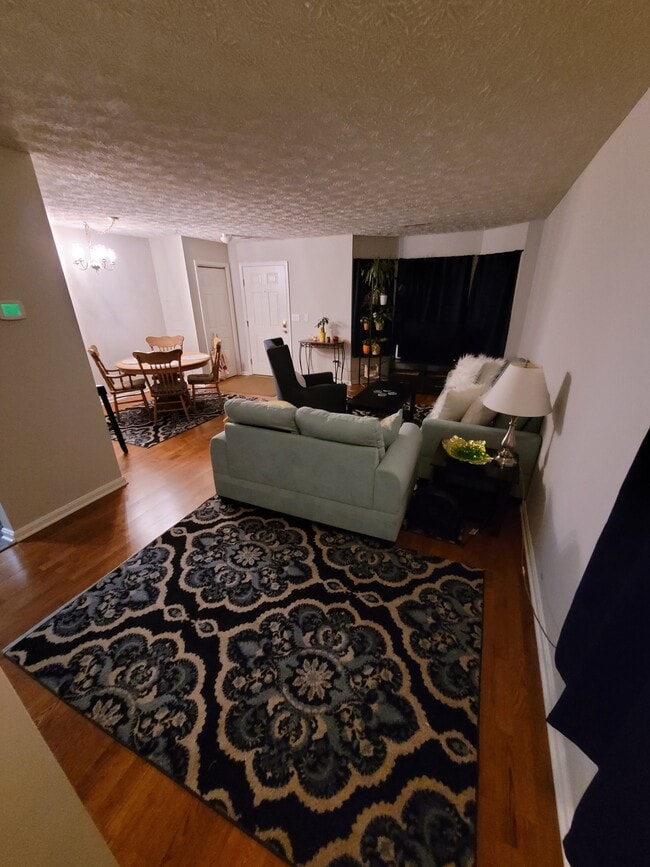 Shared 1st Floor Living Area - 10 Ironstone Ct