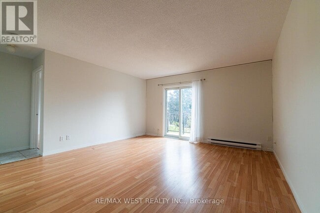 Building Photo - 565-565 Greenfield Ave