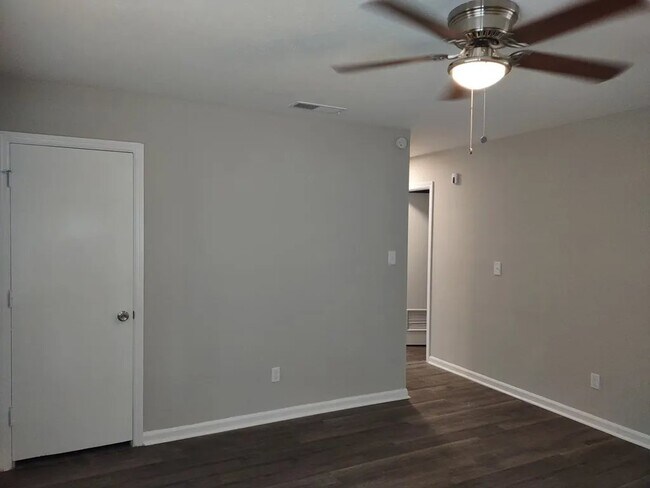 Foto del edificio - 1327 Ridgeview Rd