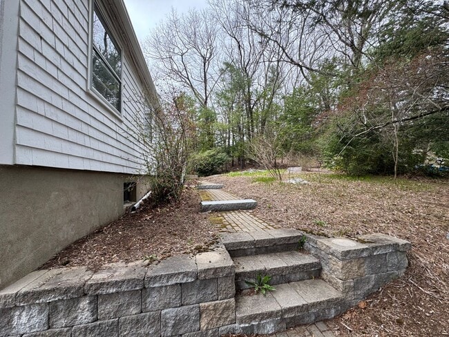 Building Photo - Pet-Ok | Charming Single-Family Ranch in C...