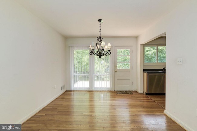 Building Photo - 6520 Lone Oak Ct