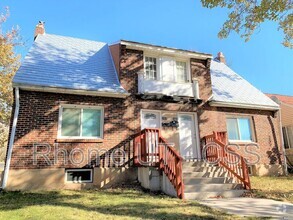 Building Photo - 2902 Fowler Ave
