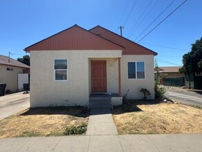 Building Photo - 210 W Boone St