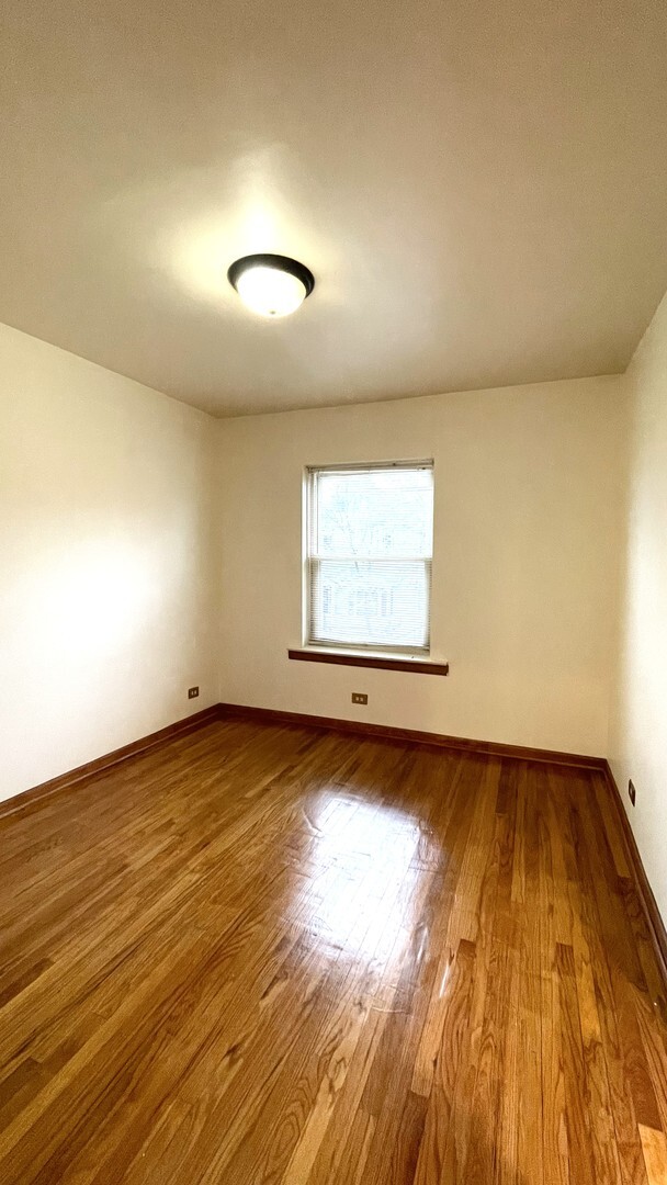 Foto del edificio - 3072 E 79th St