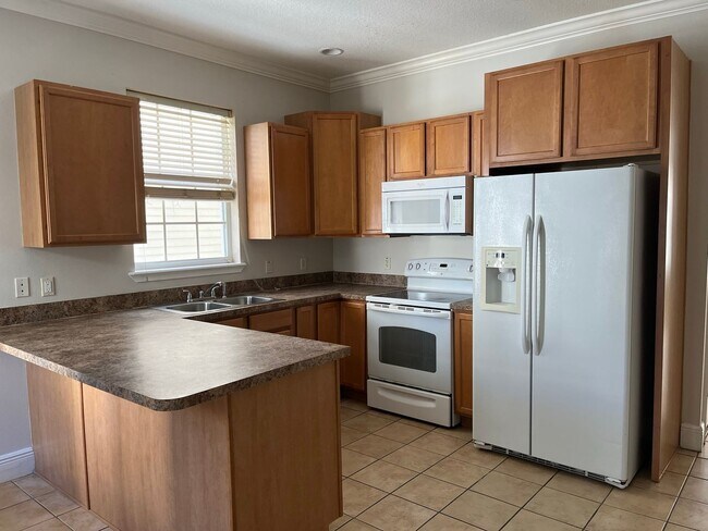 Building Photo - 3/2.5 Townhouse in Kissimmee