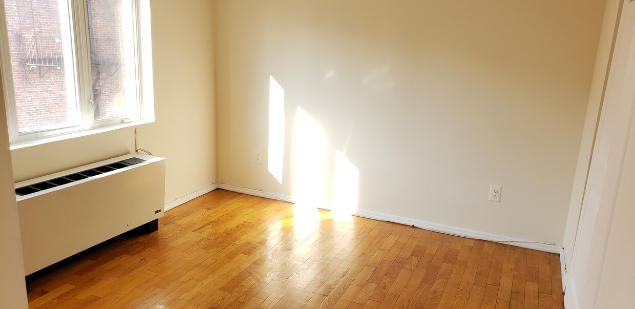 Foto principal - 3064 Coney Island Ave