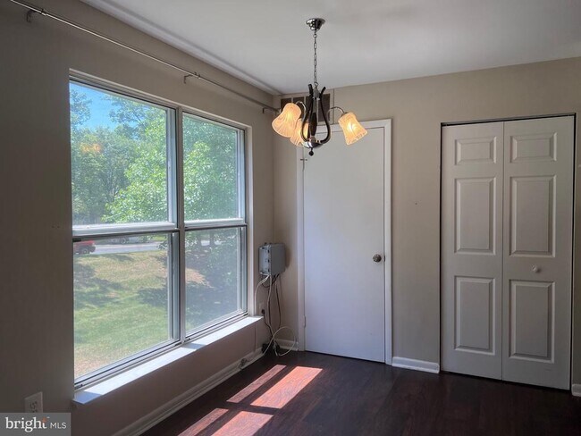 Building Photo - 18000 Rolling Meadow Way