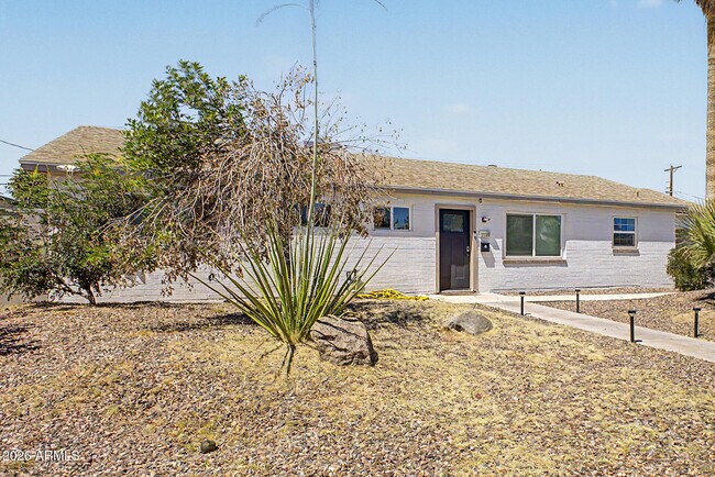 Foto del edificio - 2208 W San Miguel Ave
