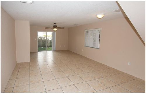 Foto del edificio - 964 N 18th Ct