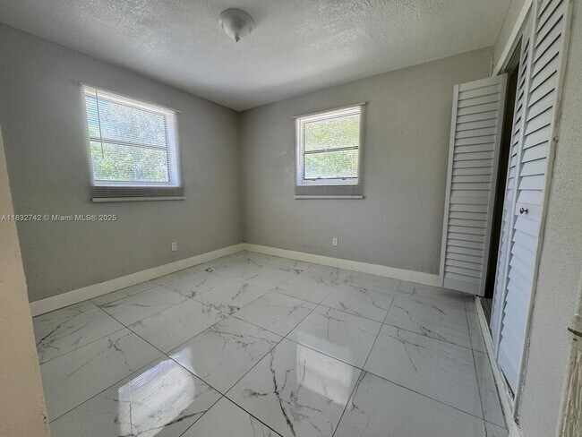 Foto del edificio - 437 NW 17th Ave