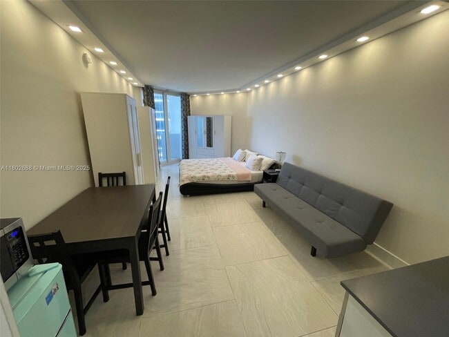 Building Photo - 17375 Collins Ave