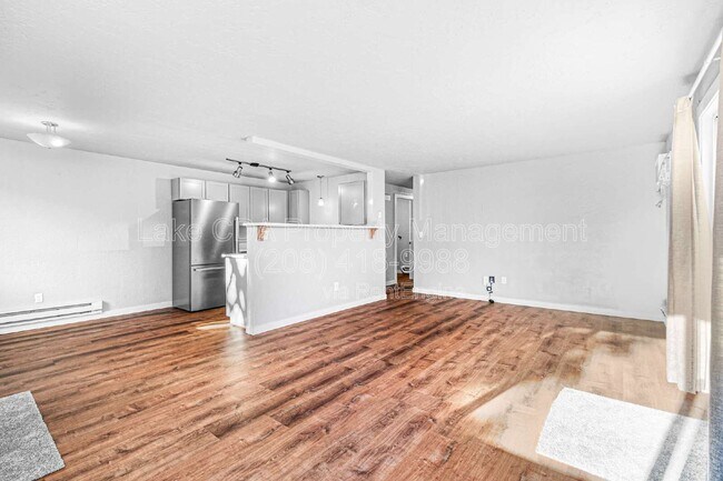Foto del edificio - 1419 E Stiner Ave
