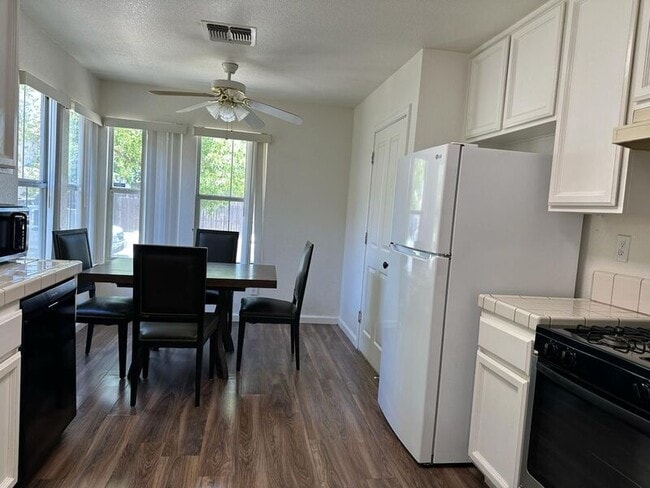 Building Photo - 8048 Andante Dr